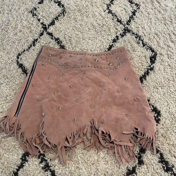 UNDERSTATED LEATHER PARIS TEXAS SKIRT IN LILAC - Picture 7 of 12